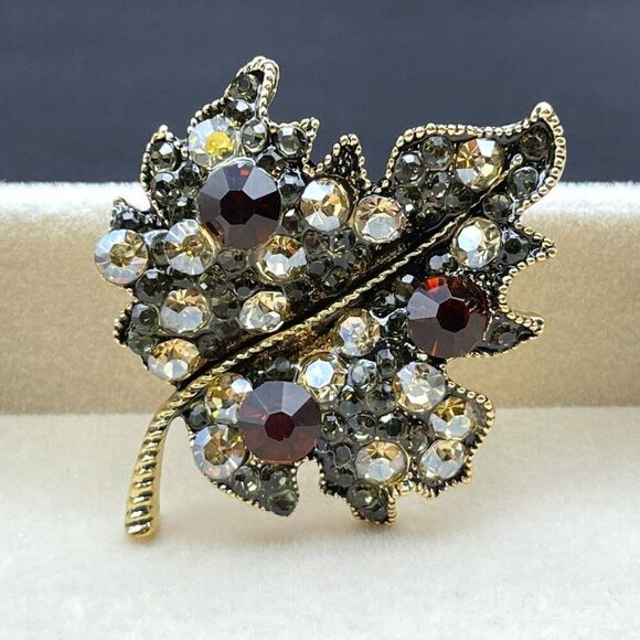 Yellow Gold with Topaz and Gray Crystal Single Maple Leaf Pin Back Brooch - Picture 7 of 9